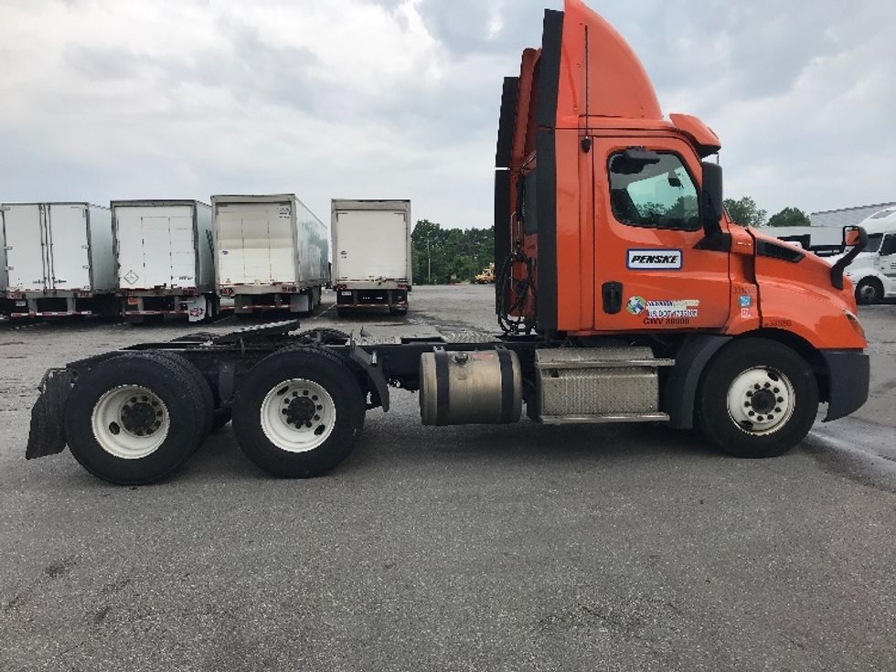 Day Cab Tractor-Heavy Duty Tractors-Freightliner-2019-T11664ST-Erlanger-KY-341,564\n\t\tmiles-$ 42,250 - Image 8