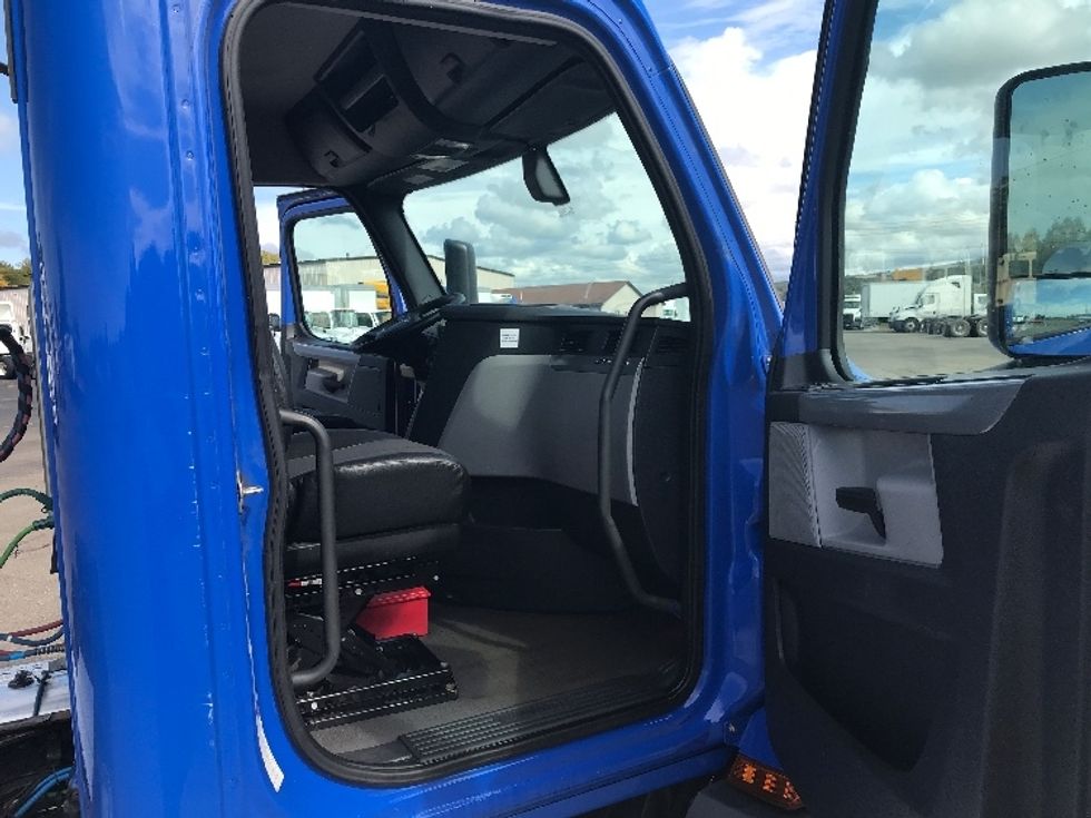 Day Cab Tractor-Heavy Duty Tractors-Freightliner-2019-T11664ST-Flower Mound-TX-328,166\n\t\tmiles-$ 45,500 - Image 12