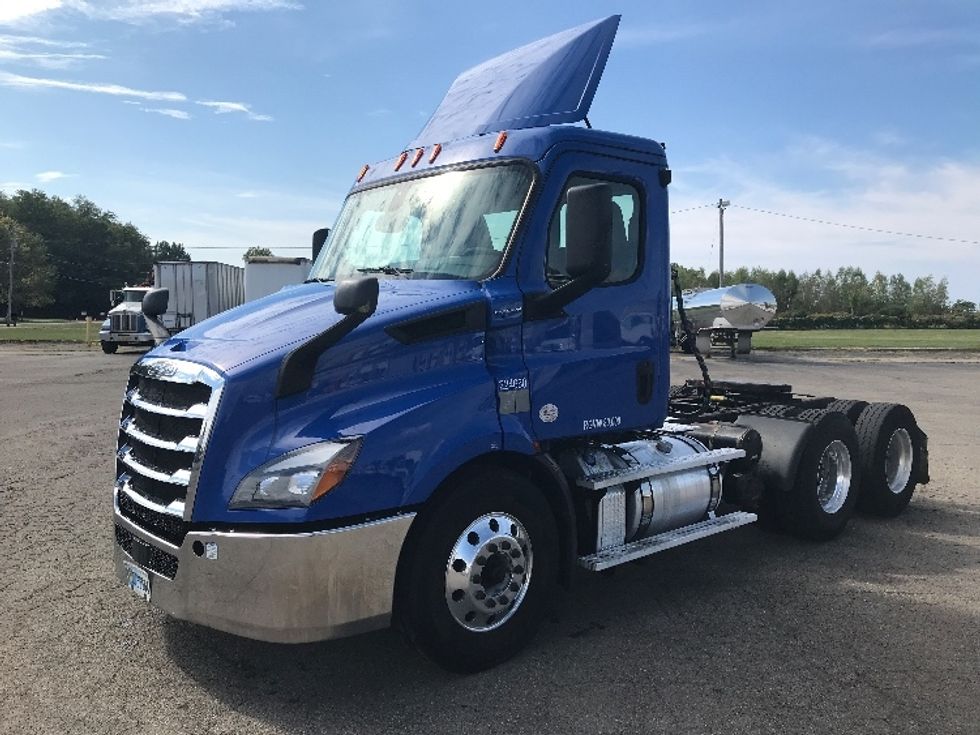 Day Cab Tractor-Heavy Duty Tractors-Freightliner-2019-T11664ST-Flower Mound-TX-328,166\n\t\tmiles-$ 45,500 - Image 3