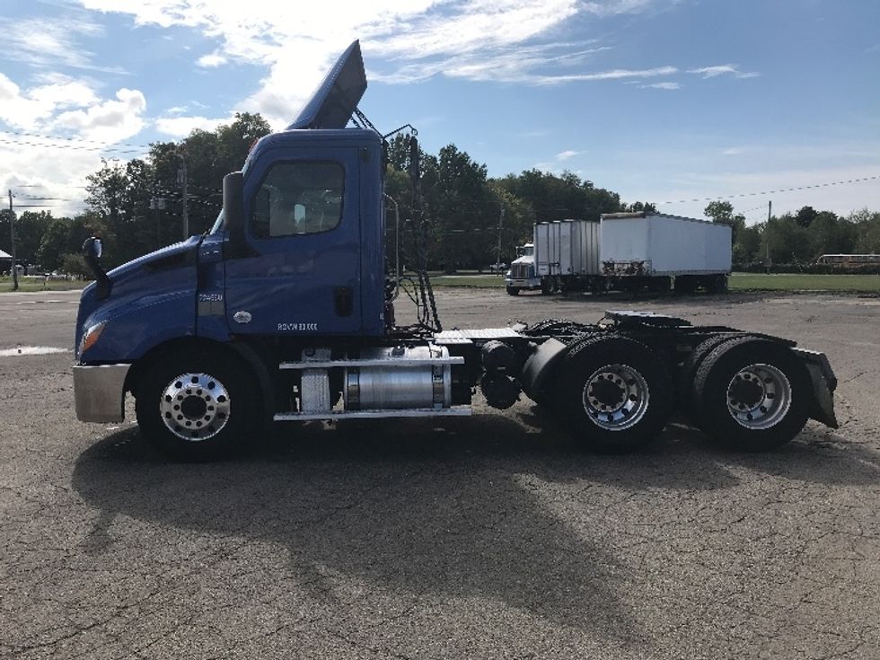 Day Cab Tractor-Heavy Duty Tractors-Freightliner-2019-T11664ST-Flower Mound-TX-328,166\n\t\tmiles-$ 45,500 - Image 4