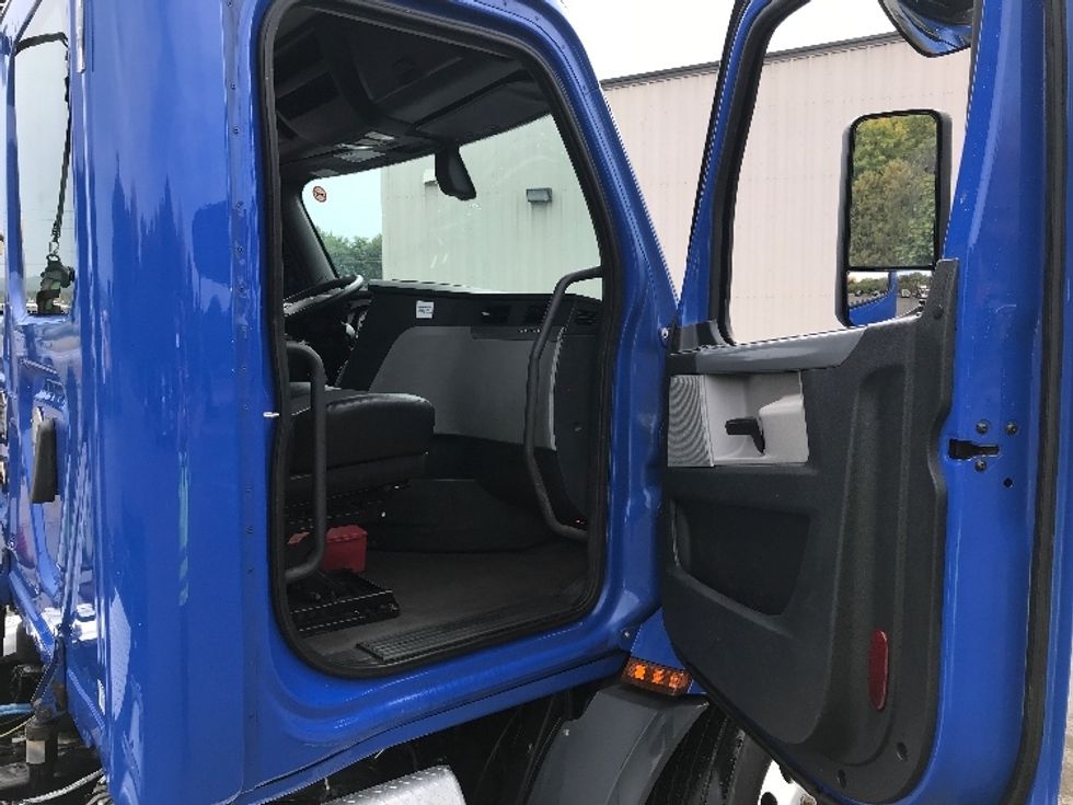 Day Cab Tractor-Heavy Duty Tractors-Freightliner-2019-T11664ST-Flower Mound-TX-336,319\n\t\tmiles-$ 45,000 - Image 12