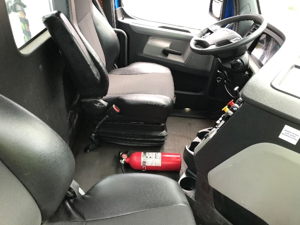 Day Cab Tractor-Heavy Duty Tractors-Freightliner-2019-T11664ST-Flower Mound-TX-336,319\n\t\tmiles-$ 45,000 - Image 14