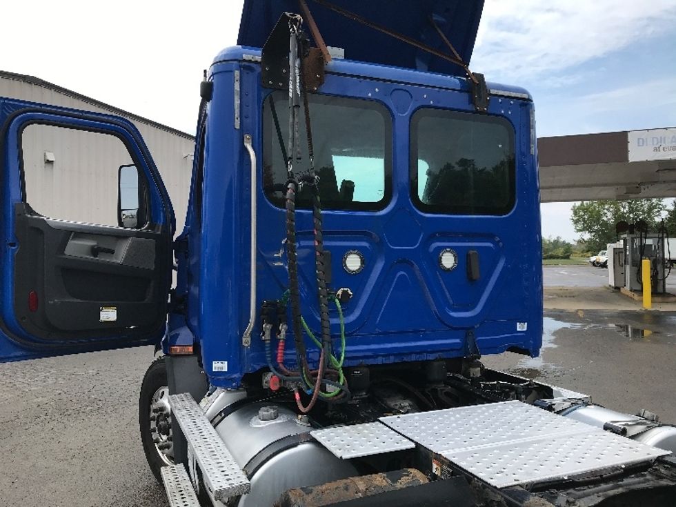 Day Cab Tractor-Heavy Duty Tractors-Freightliner-2019-T11664ST-Flower Mound-TX-336,319\n\t\tmiles-$ 45,000 - Image 17