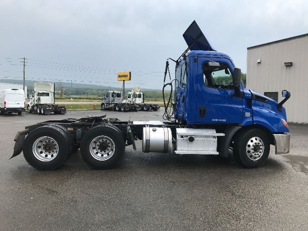 Day Cab Tractor-Heavy Duty Tractors-Freightliner-2019-T11664ST-Flower Mound-TX-336,319\n\t\tmiles-$ 45,000 - Image 8