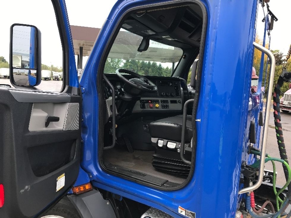 Day Cab Tractor-Heavy Duty Tractors-Freightliner-2019-T11664ST-Flower Mound-TX-336,319\n\t\tmiles-$ 45,000 - Image 9
