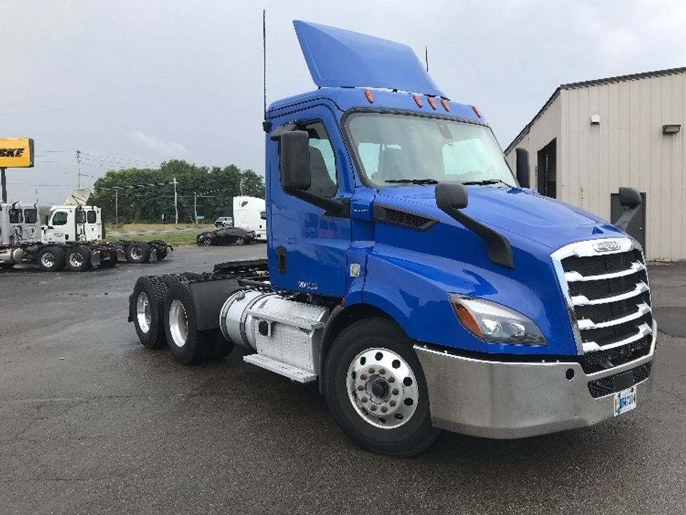 Day Cab Tractor-Heavy Duty Tractors-Freightliner-2019-T11664ST-Flower Mound-TX-366,698\n\t\tmiles-$ 43,500 - Image 1