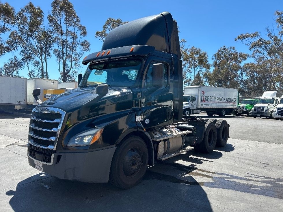 Day Cab Tractor-Heavy Duty Tractors-Freightliner-2019-T11664ST-Fontana-CA-235,446\n\t\tmiles-$ 54,750 - Image 3