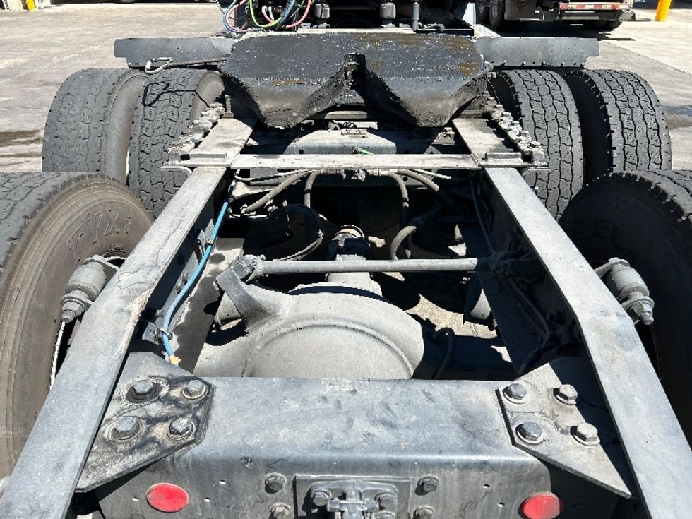Day Cab Tractor-Heavy Duty Tractors-Freightliner-2019-T11664ST-Fontana-CA-235,446\n\t\tmiles-$ 54,750 - Image 6