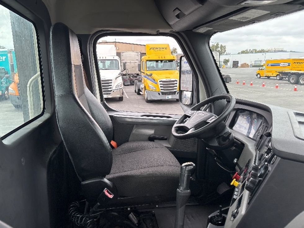 Day Cab Tractor-Heavy Duty Tractors-Freightliner-2019-T11664ST-Fontana-CA-414,003\n\t\tmiles-$ 35,500 - Image 14