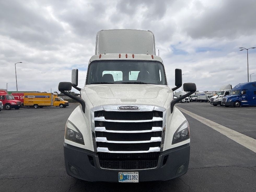 Day Cab Tractor-Heavy Duty Tractors-Freightliner-2019-T11664ST-Fontana-CA-414,003\n\t\tmiles-$ 35,500 - Image 2