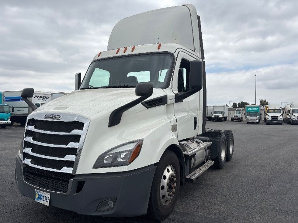 Day Cab Tractor-Heavy Duty Tractors-Freightliner-2019-T11664ST-Fontana-CA-414,003\n\t\tmiles-$ 35,500 - Image 3