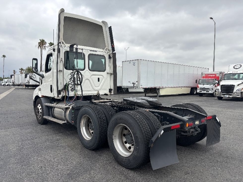 Day Cab Tractor-Heavy Duty Tractors-Freightliner-2019-T11664ST-Fontana-CA-414,003\n\t\tmiles-$ 35,500 - Image 5