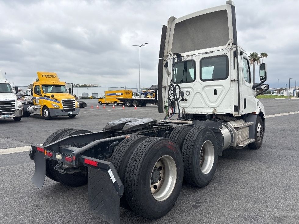 Day Cab Tractor-Heavy Duty Tractors-Freightliner-2019-T11664ST-Fontana-CA-414,003\n\t\tmiles-$ 35,500 - Image 7