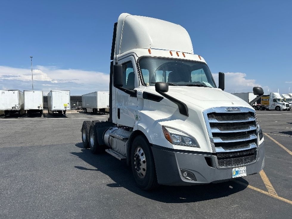 Day Cab Tractor-Heavy Duty Tractors-Freightliner-2019-T11664ST-Fontana-CA-444,632\n\t\tmiles-$ 36,000 - Image 1