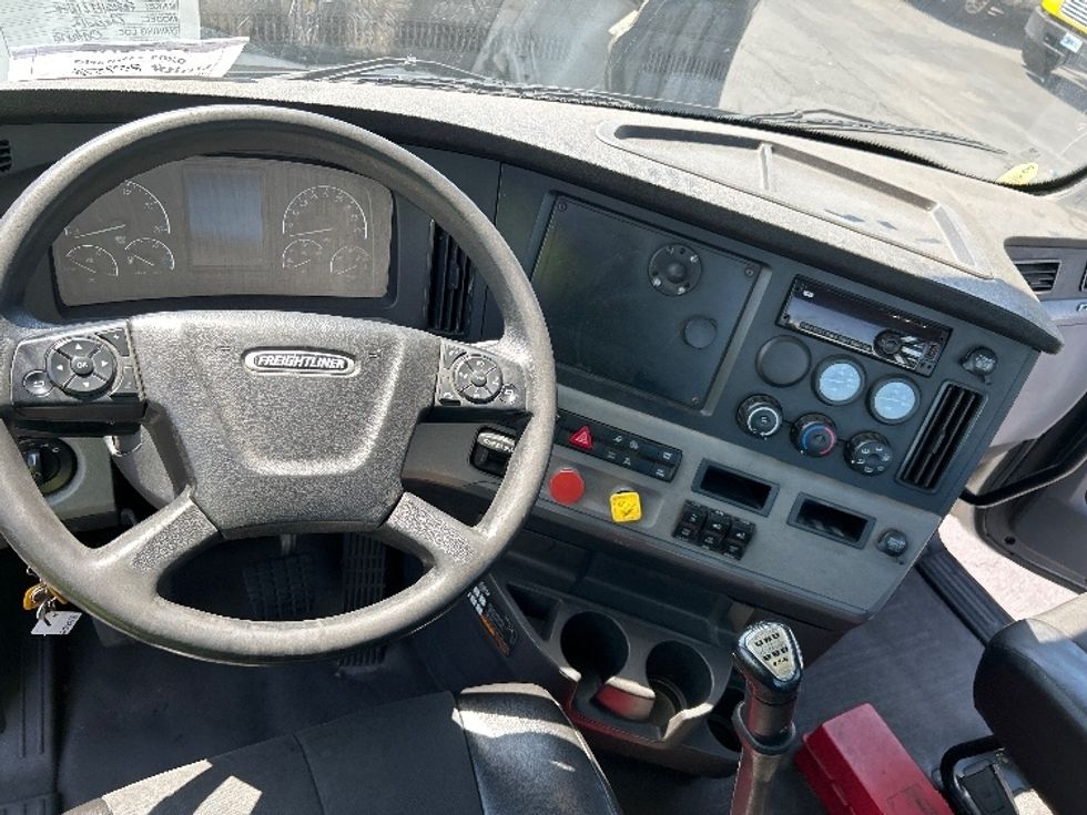 Day Cab Tractor-Heavy Duty Tractors-Freightliner-2019-T11664ST-Fontana-CA-444,632\n\t\tmiles-$ 36,000 - Image 10