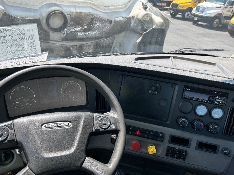 Day Cab Tractor-Heavy Duty Tractors-Freightliner-2019-T11664ST-Fontana-CA-444,632\n\t\tmiles-$ 36,000 - Image 11