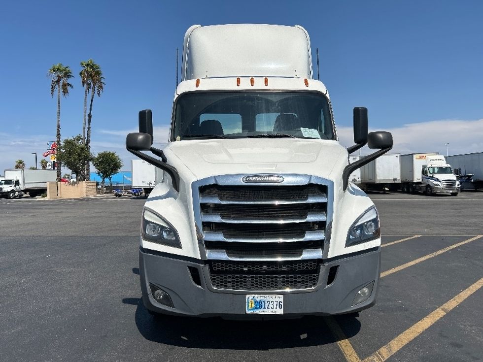 Day Cab Tractor-Heavy Duty Tractors-Freightliner-2019-T11664ST-Fontana-CA-444,632\n\t\tmiles-$ 36,000 - Image 2