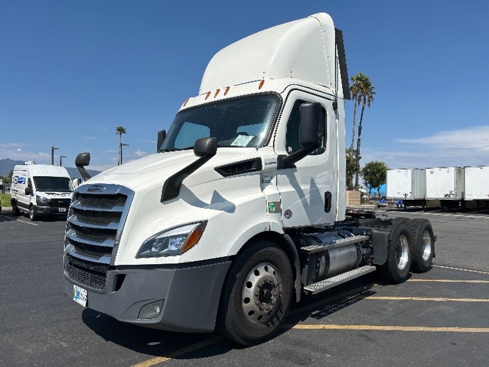 Day Cab Tractor-Heavy Duty Tractors-Freightliner-2019-T11664ST-Fontana-CA-444,632\n\t\tmiles-$ 36,000 - Image 3