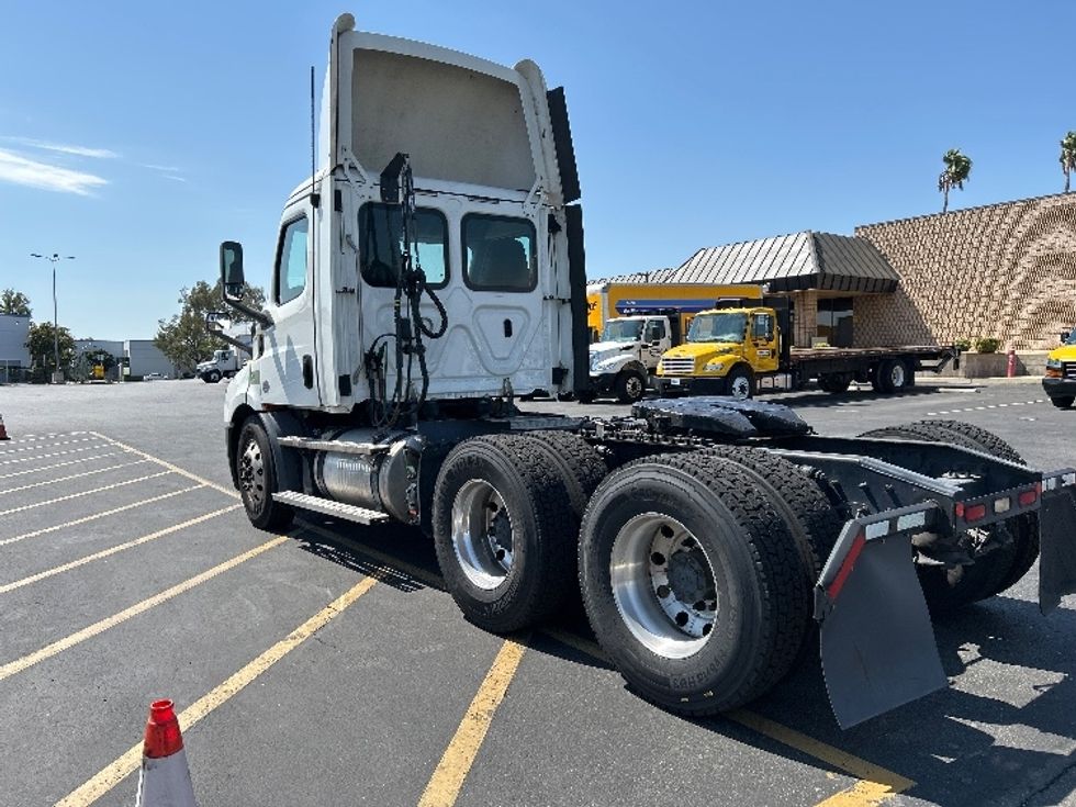 Day Cab Tractor-Heavy Duty Tractors-Freightliner-2019-T11664ST-Fontana-CA-444,632\n\t\tmiles-$ 36,000 - Image 5