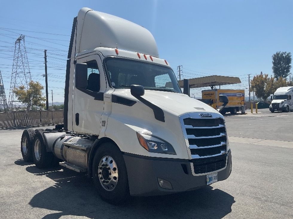 Day Cab Tractor-Heavy Duty Tractors-Freightliner-2019-T11664ST-Fontana-CA-458,571\n\t\tmiles-$ 33,750 - Image 1