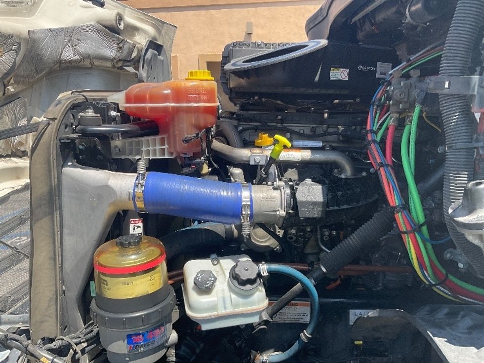 Day Cab Tractor-Heavy Duty Tractors-Freightliner-2019-T11664ST-Fontana-CA-458,571\n\t\tmiles-$ 33,750 - Image 16