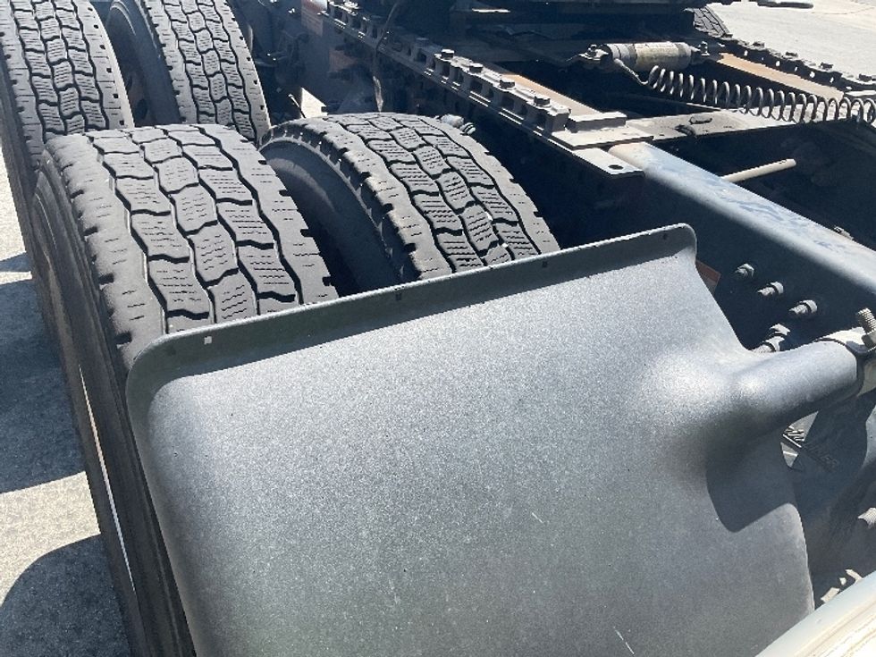 Day Cab Tractor-Heavy Duty Tractors-Freightliner-2019-T11664ST-Fontana-CA-458,571\n\t\tmiles-$ 33,750 - Image 18