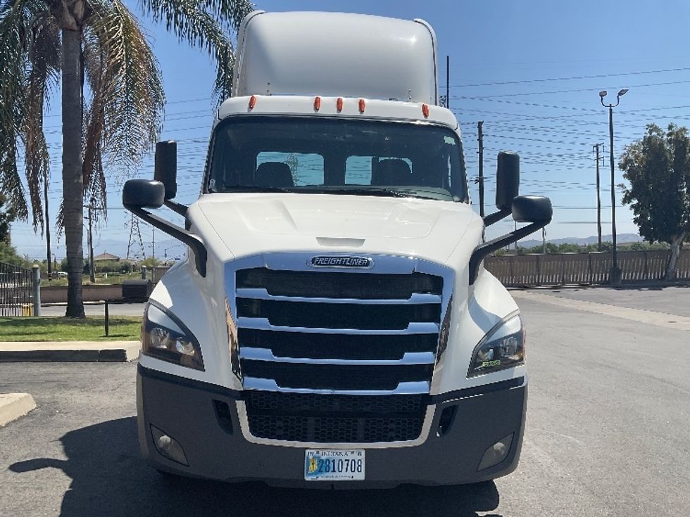 Day Cab Tractor-Heavy Duty Tractors-Freightliner-2019-T11664ST-Fontana-CA-458,571\n\t\tmiles-$ 33,750 - Image 2