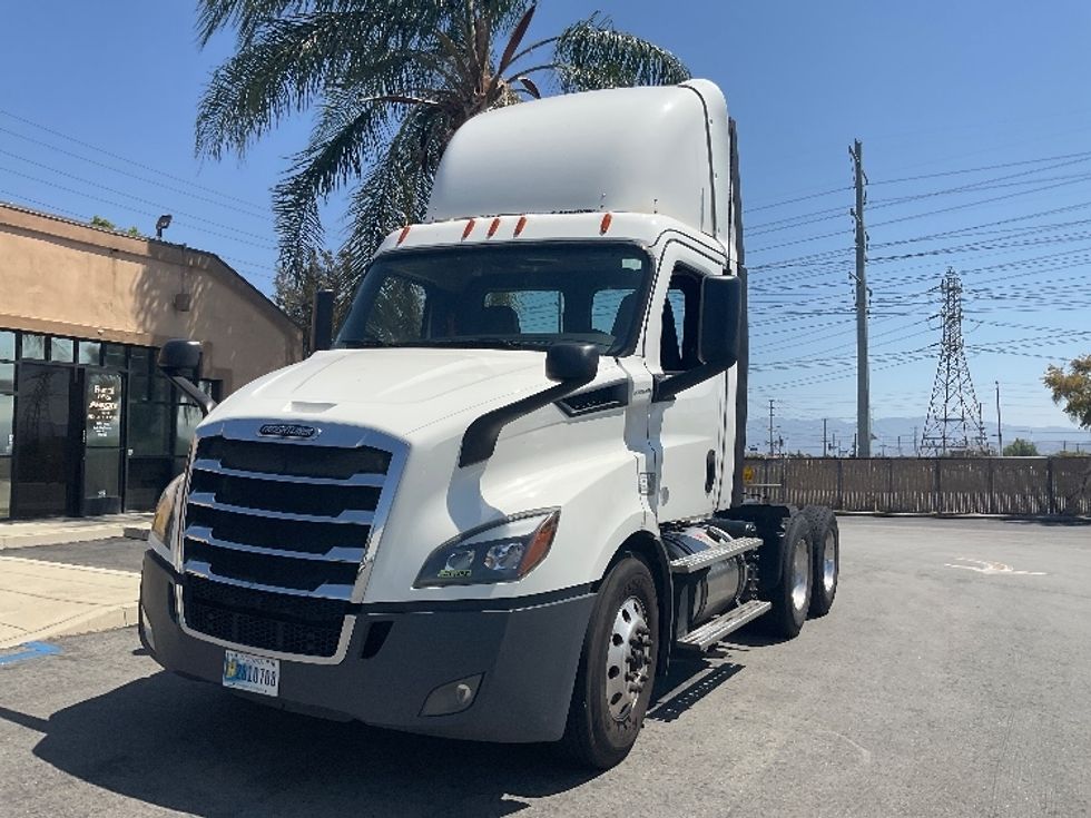 Day Cab Tractor-Heavy Duty Tractors-Freightliner-2019-T11664ST-Fontana-CA-458,571\n\t\tmiles-$ 33,750 - Image 3