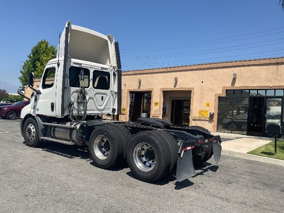 Day Cab Tractor-Heavy Duty Tractors-Freightliner-2019-T11664ST-Fontana-CA-458,571\n\t\tmiles-$ 33,750 - Image 5
