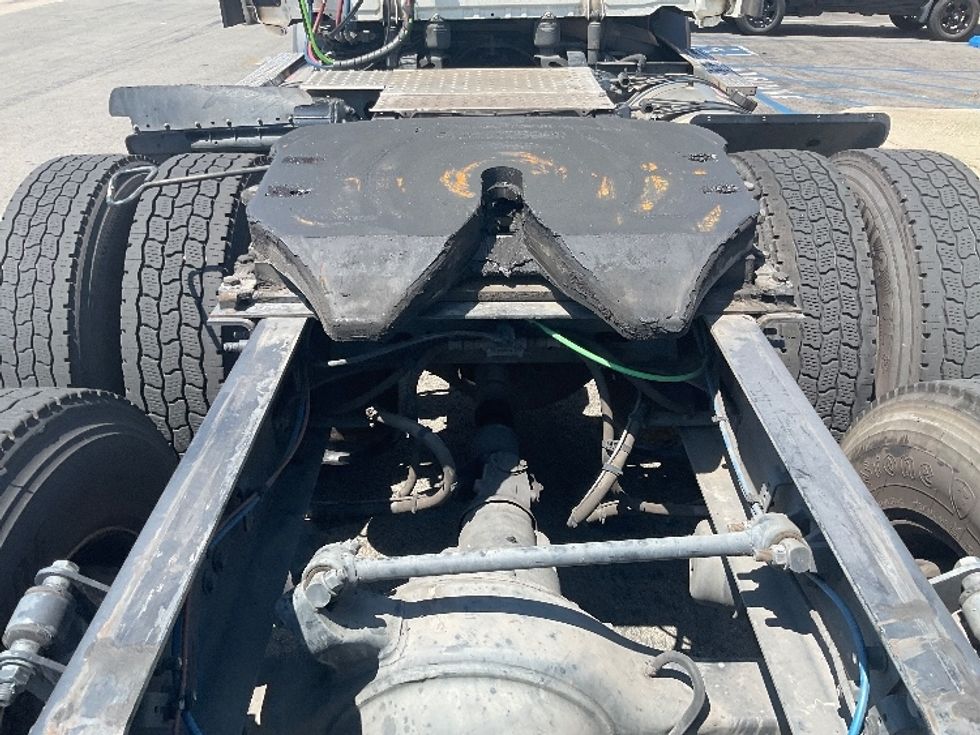 Day Cab Tractor-Heavy Duty Tractors-Freightliner-2019-T11664ST-Fontana-CA-458,571\n\t\tmiles-$ 33,750 - Image 6