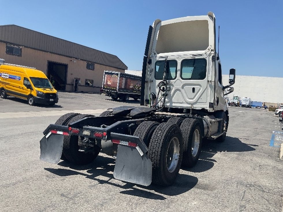 Day Cab Tractor-Heavy Duty Tractors-Freightliner-2019-T11664ST-Fontana-CA-458,571\n\t\tmiles-$ 33,750 - Image 7