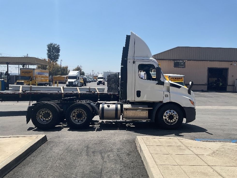 Day Cab Tractor-Heavy Duty Tractors-Freightliner-2019-T11664ST-Fontana-CA-458,571\n\t\tmiles-$ 33,750 - Image 8