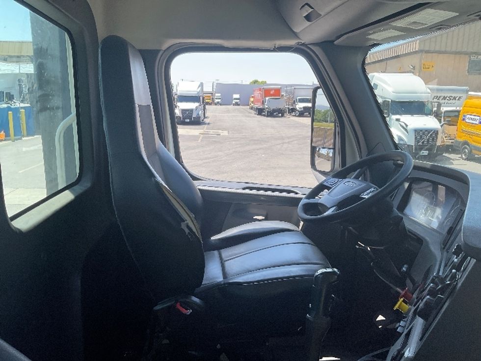 Day Cab Tractor-Heavy Duty Tractors-Freightliner-2019-T11664ST-Fontana-CA-492,351\n\t\tmiles-$ 32,500 - Image 14