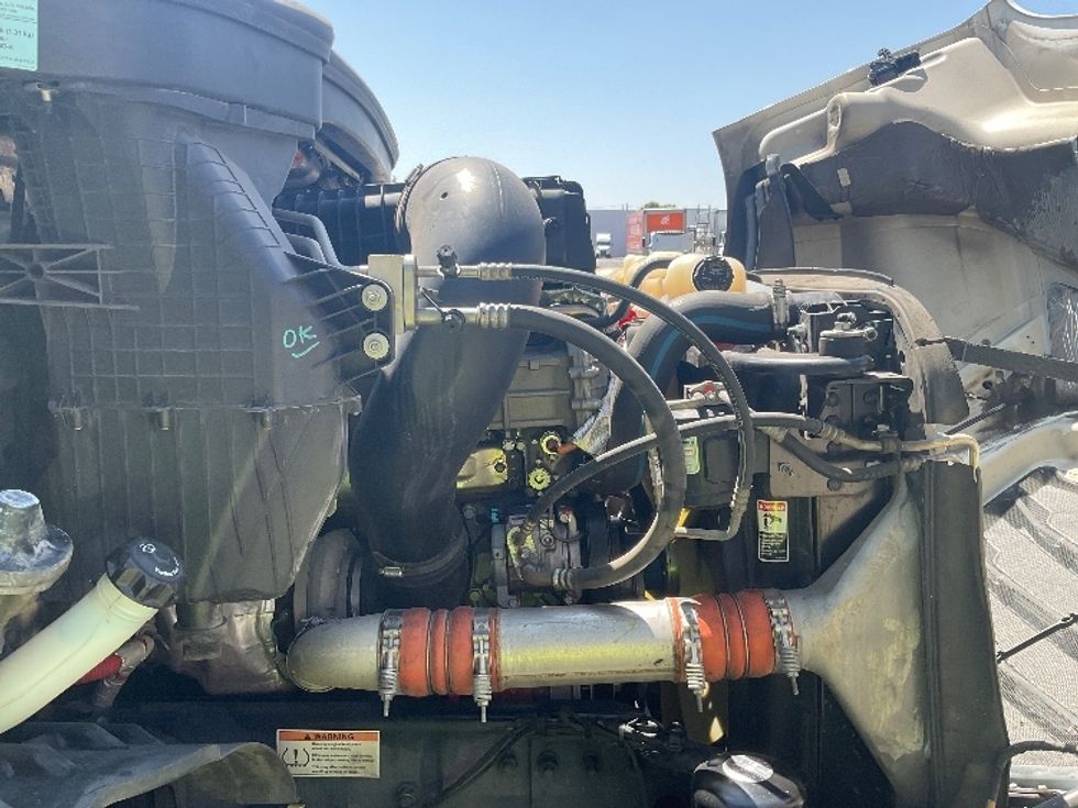 Day Cab Tractor-Heavy Duty Tractors-Freightliner-2019-T11664ST-Fontana-CA-492,351\n\t\tmiles-$ 32,500 - Image 15