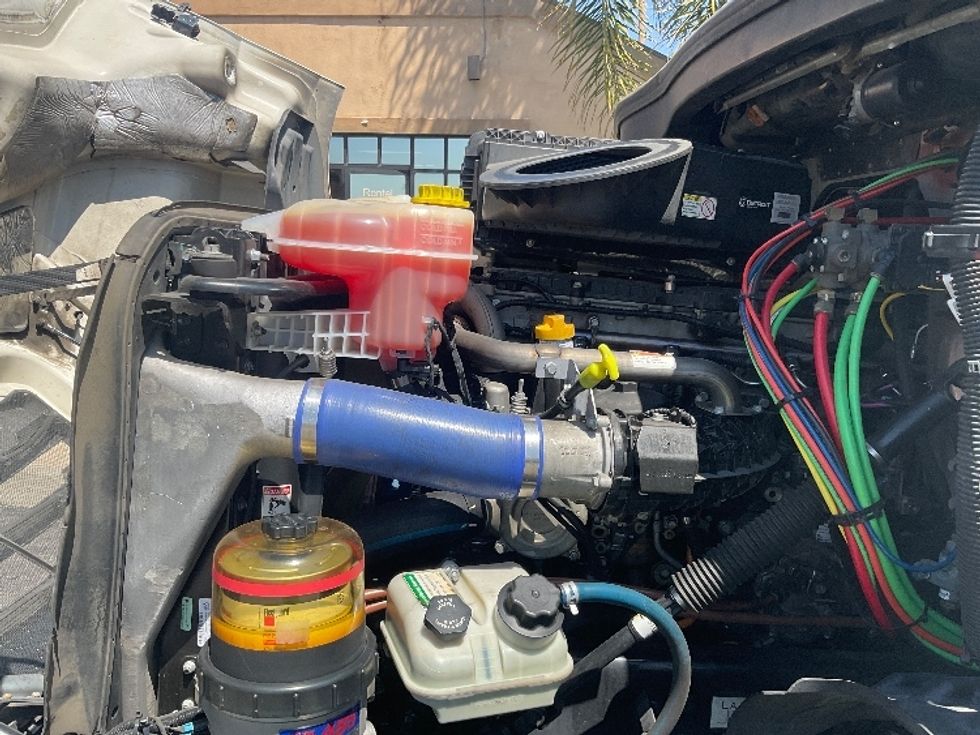 Day Cab Tractor-Heavy Duty Tractors-Freightliner-2019-T11664ST-Fontana-CA-492,351\n\t\tmiles-$ 32,500 - Image 16