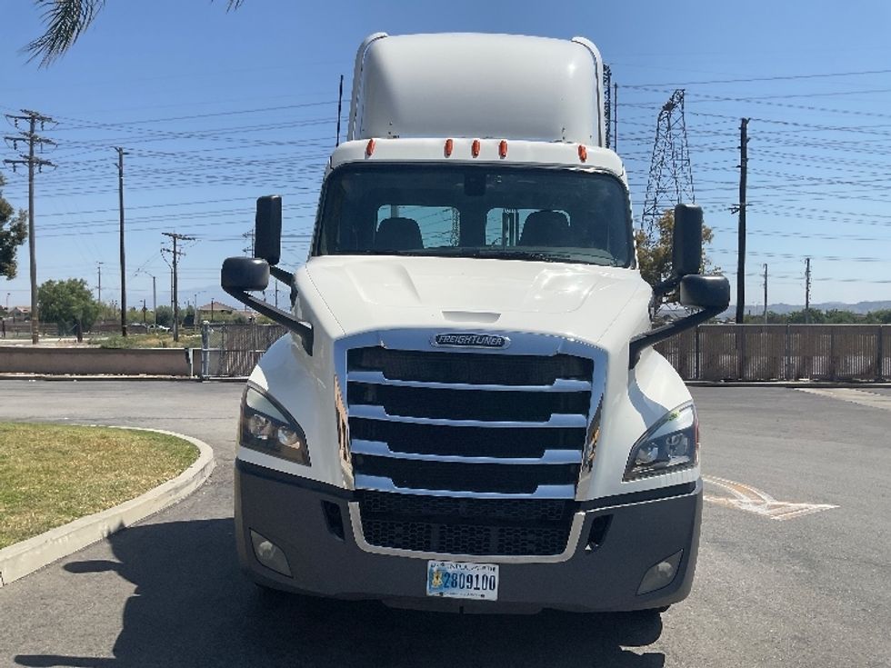 Day Cab Tractor-Heavy Duty Tractors-Freightliner-2019-T11664ST-Fontana-CA-492,351\n\t\tmiles-$ 32,500 - Image 2