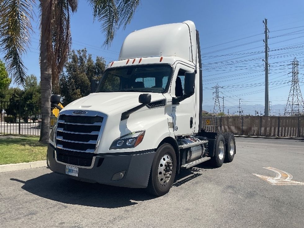 Day Cab Tractor-Heavy Duty Tractors-Freightliner-2019-T11664ST-Fontana-CA-492,351\n\t\tmiles-$ 32,500 - Image 3