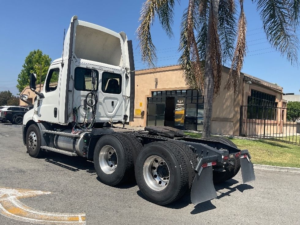 Day Cab Tractor-Heavy Duty Tractors-Freightliner-2019-T11664ST-Fontana-CA-492,351\n\t\tmiles-$ 32,500 - Image 5