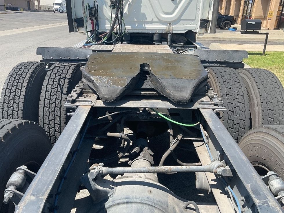 Day Cab Tractor-Heavy Duty Tractors-Freightliner-2019-T11664ST-Fontana-CA-492,351\n\t\tmiles-$ 32,500 - Image 6
