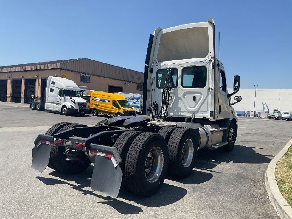 Day Cab Tractor-Heavy Duty Tractors-Freightliner-2019-T11664ST-Fontana-CA-492,351\n\t\tmiles-$ 32,500 - Image 7