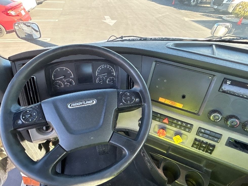 Day Cab Tractor-Heavy Duty Tractors-Freightliner-2019-T11664ST-Fontana-CA-523,958\n\t\tmiles-$ 36,250 - Image 11