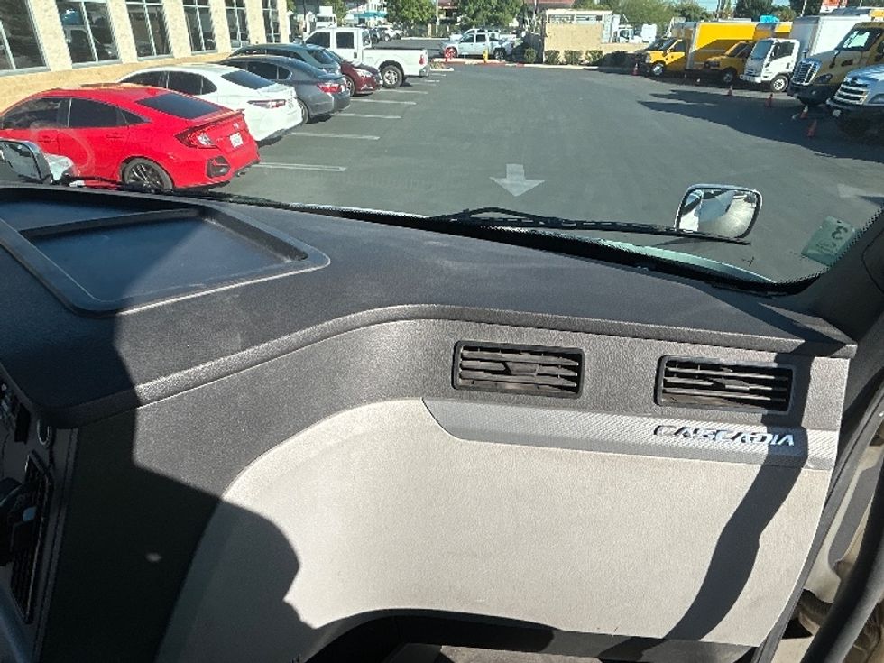 Day Cab Tractor-Heavy Duty Tractors-Freightliner-2019-T11664ST-Fontana-CA-523,958\n\t\tmiles-$ 36,250 - Image 13