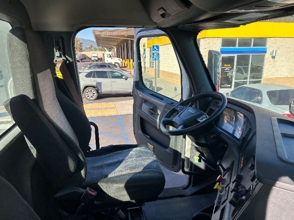 Day Cab Tractor-Heavy Duty Tractors-Freightliner-2019-T11664ST-Fontana-CA-523,958\n\t\tmiles-$ 36,250 - Image 14