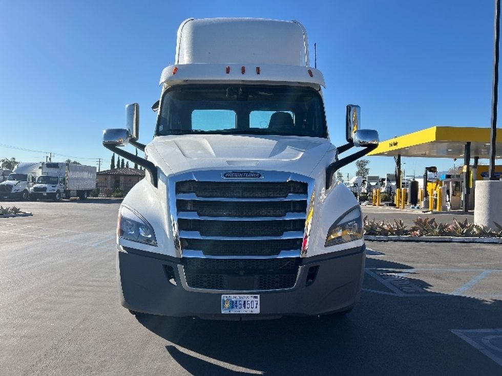 Day Cab Tractor-Heavy Duty Tractors-Freightliner-2019-T11664ST-Fontana-CA-523,958\n\t\tmiles-$ 36,250 - Image 2