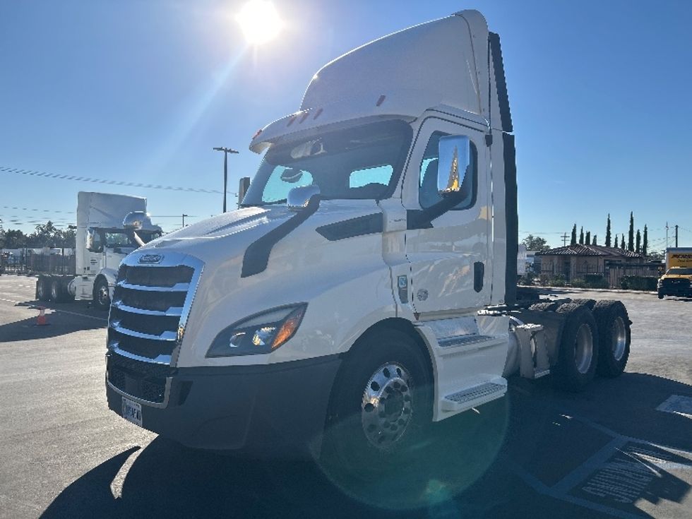 Day Cab Tractor-Heavy Duty Tractors-Freightliner-2019-T11664ST-Fontana-CA-523,958\n\t\tmiles-$ 36,250 - Image 3