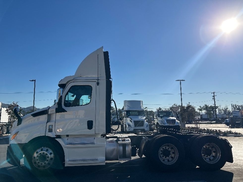 Day Cab Tractor-Heavy Duty Tractors-Freightliner-2019-T11664ST-Fontana-CA-523,958\n\t\tmiles-$ 36,250 - Image 4