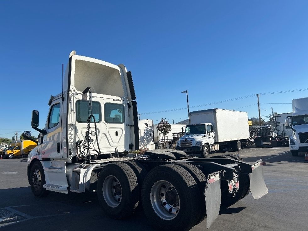 Day Cab Tractor-Heavy Duty Tractors-Freightliner-2019-T11664ST-Fontana-CA-523,958\n\t\tmiles-$ 36,250 - Image 5