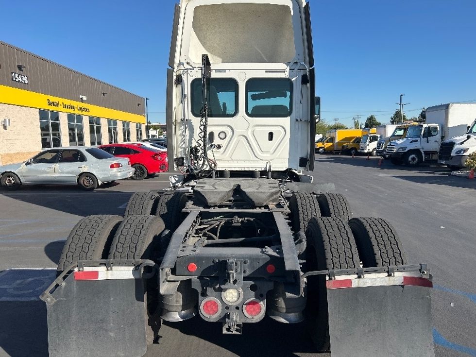Day Cab Tractor-Heavy Duty Tractors-Freightliner-2019-T11664ST-Fontana-CA-523,958\n\t\tmiles-$ 36,250 - Image 6