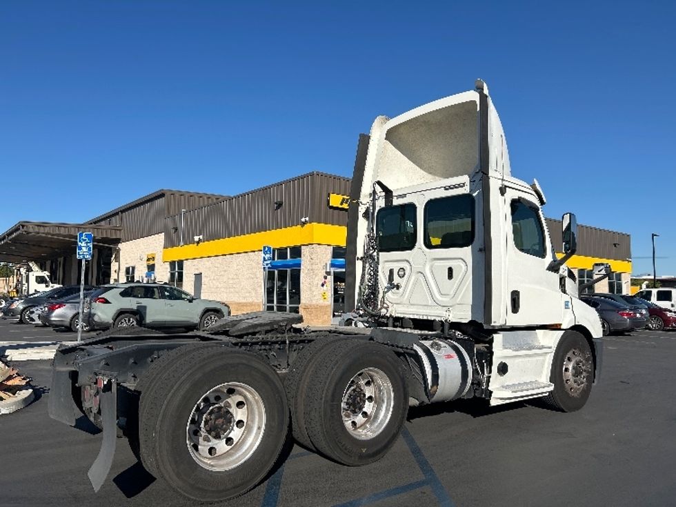 Day Cab Tractor-Heavy Duty Tractors-Freightliner-2019-T11664ST-Fontana-CA-523,958\n\t\tmiles-$ 36,250 - Image 7