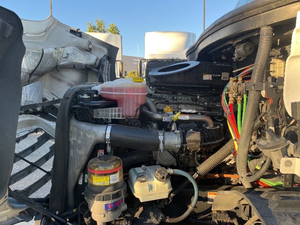 Day Cab Tractor-Heavy Duty Tractors-Freightliner-2019-T11664ST-Fontana-CA-542,663\n\t\tmiles-$ 34,250 - Image 16